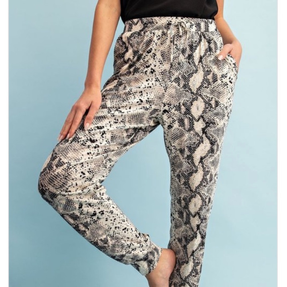RESTOCKED!🌪SNAKESKIN PRINT COMFY JOGGER PANTS